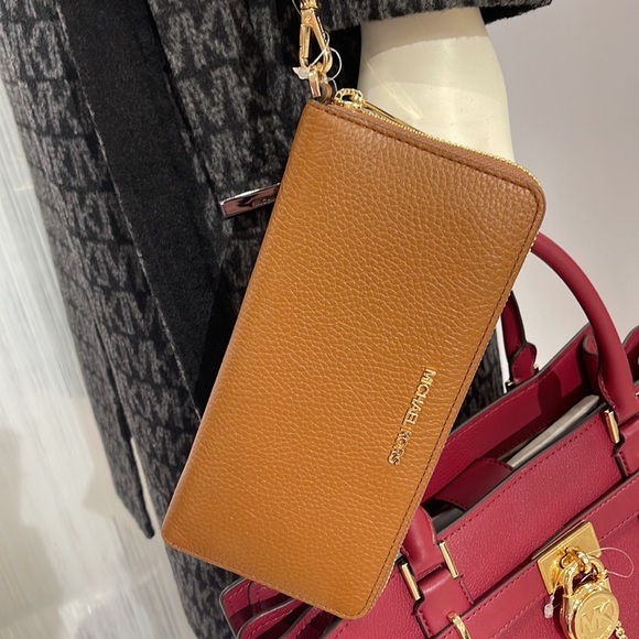 MICHAEL KORS LARGE TRAVEL CONTINENTAL WRISTLET WALLET PHONEHOLDER LUGGAGE - Picture 9 of 16